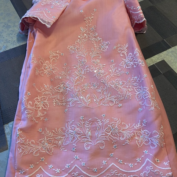 Modern Filipiniana - Picture 2 of 5